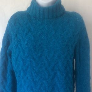 Evan-Picone blue sweater size medium